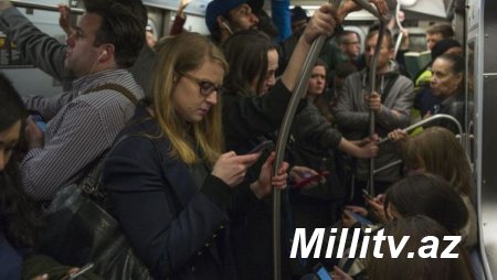 Milyarderin oğlu kirayədə yaşayır, metrodan istifadə edir - FOTO