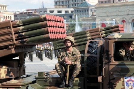 “Rusiya bundan sonra da Ermənistanı silahlandıracaq” - Kremlin davranışına Bakıdan təpkilər