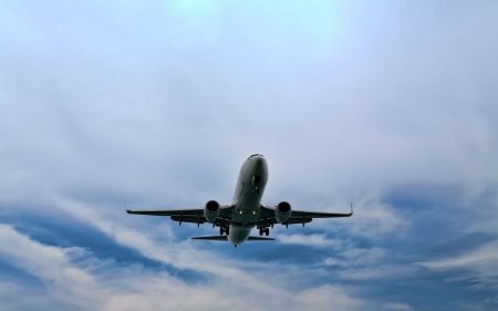 Gürcüstan noyabrdan beynəlxalq uçuşları bərpa edir