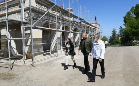 Prezident İlham Əliyev Şuşa Rəsm Qalereyasında görülən işlərlə tanış olub - FOTO
