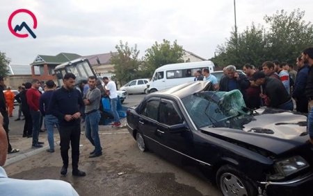 Biləsuvarda “Mercedes”in traktorla toqquşması nəticəsində bir nəfər ölüb - YENİLƏNİB