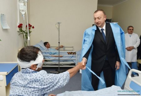 İlham Əliyev və Mehriban Əliyeva yaralı hərbçilərə baş çəkdi