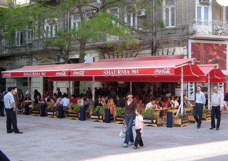 “Shaurma 1” restoranlarının sahibi Natiq Sadıqov şərikinin 9 milyon manatını ələ keçirib – Artıq ölkəni tərk etdiyi bildirilir