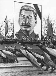 Stalinin cəsədi yenidən mavzoloye qaytarılır?