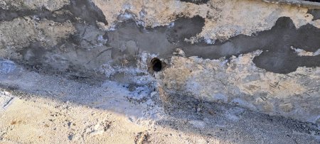 "Kristal Abşeron"un tikdiyi binanın təməlində yaranan oyuğa betonu kim vurur? - FOTOLAR