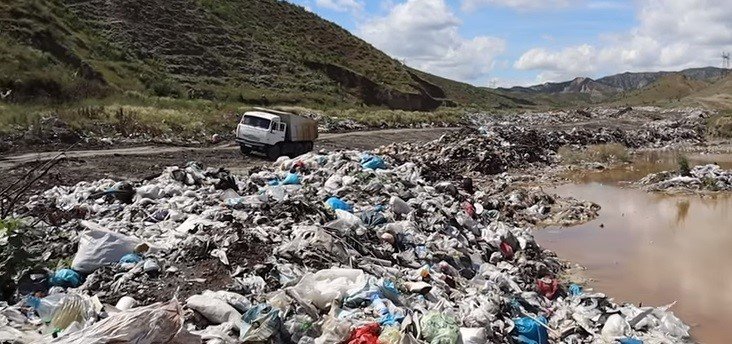 camaatın içdiyi suyu NİYƏ ZİBİLLƏYİRLƏR? - Başçının adamı hər maşından